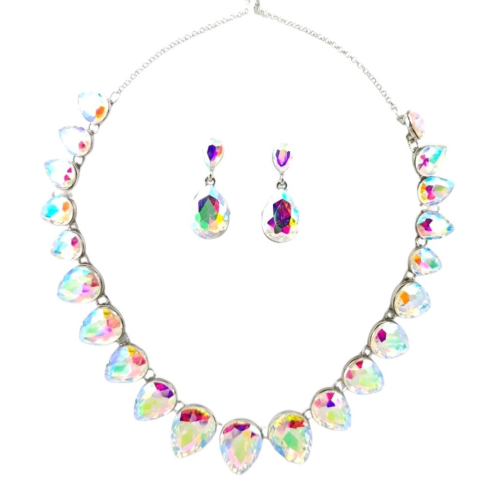 NWOT  Pear AB Crystal Necklace Set